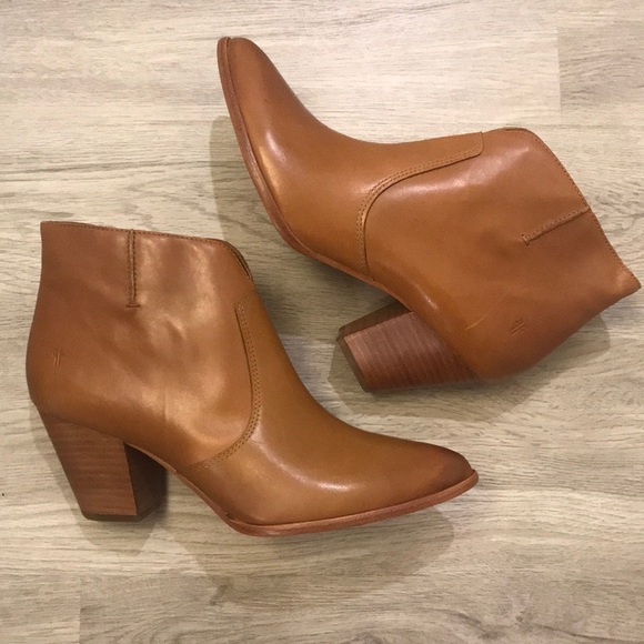 Frye Classic Jennifer Pointed Toe Ankle Bootie - Picture 10 of 15